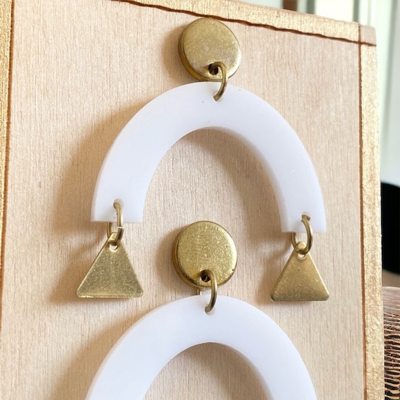 Arch Earrings - Picture 2 of 3